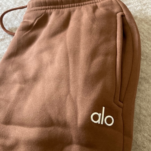 ALO LIKE Yoga Joggers in Warm Brown - Picture 3 of 4